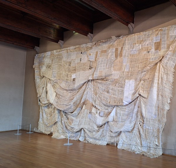 Adresse au récit - installation monumentale d'Ilann Vogt