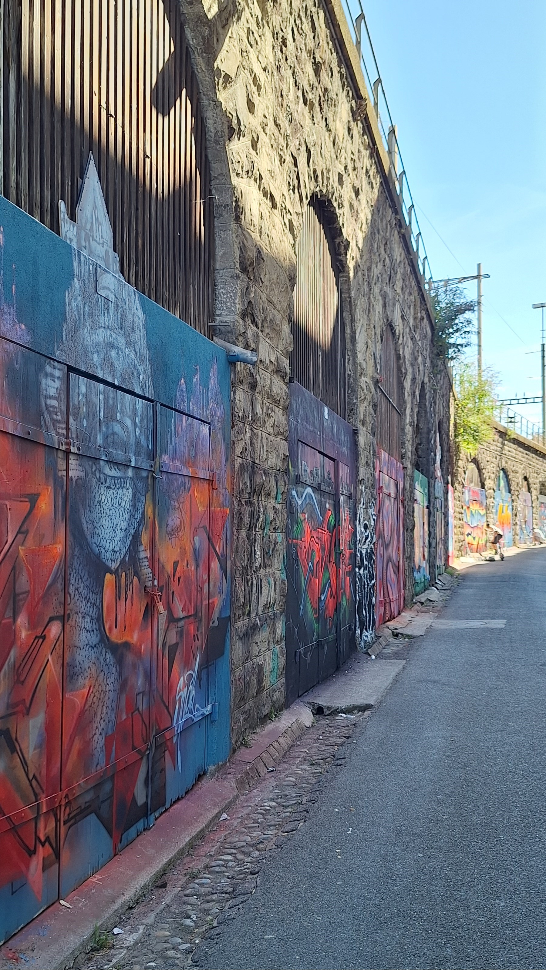 Funky Town à Lausanne : quand l'art urbain transforme une rue