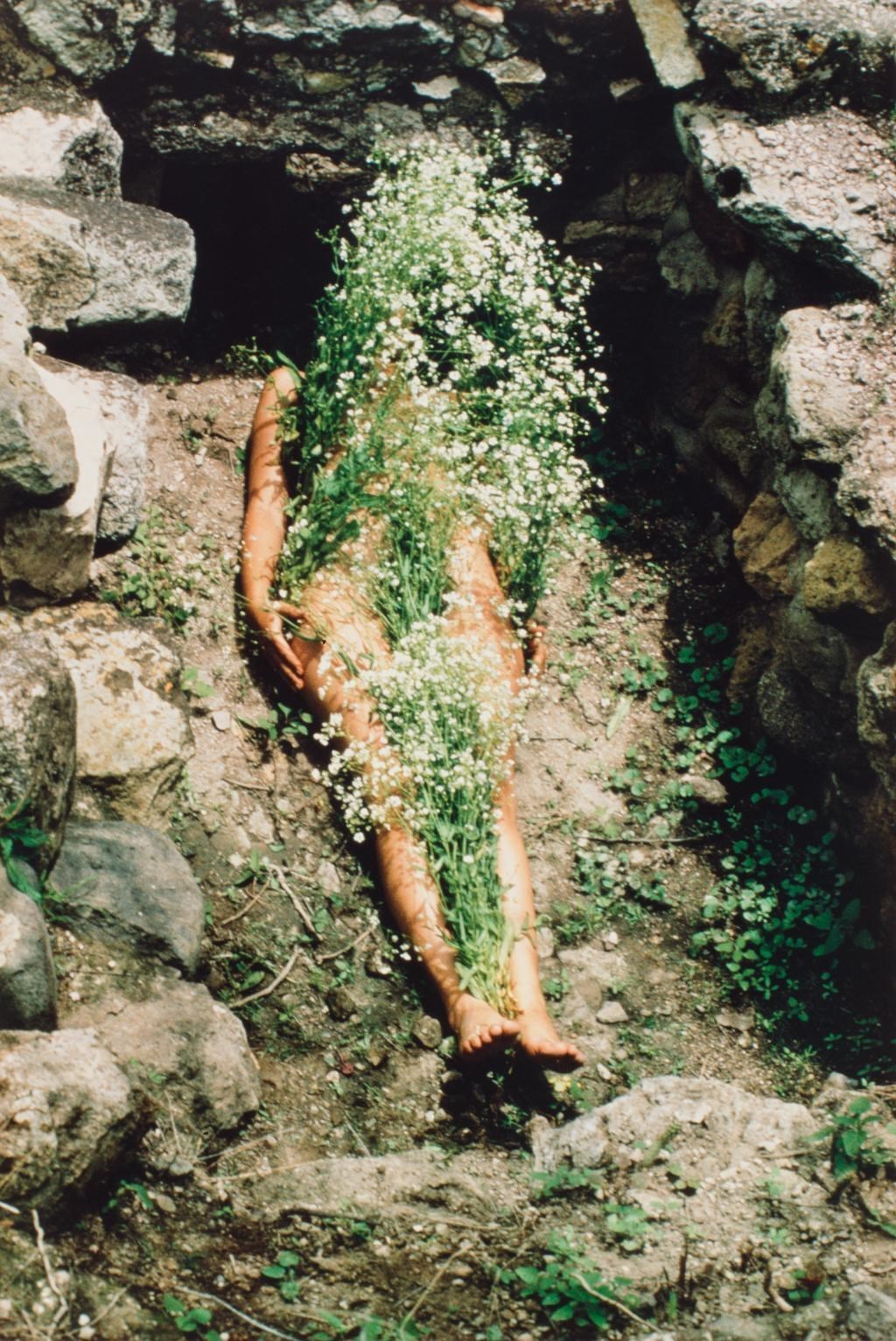 Ana Mendieta – Imágen de Yágul : lorsque le corps devient paysage